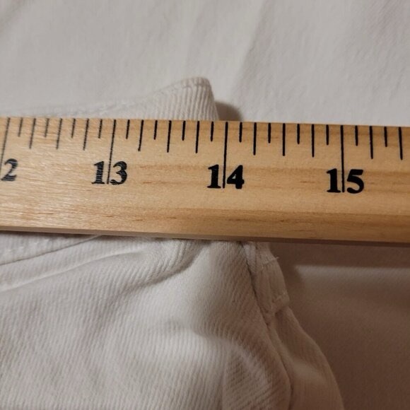 Style Co Women s size 8P White Bermuda Shorts Button zip up with 5 pockets - Picture 6 of 9